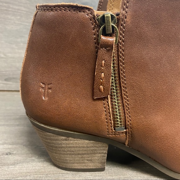 Frye | Judith Zip Bootie Whiskey Size 6.5 NIB - Picture 5 of 10